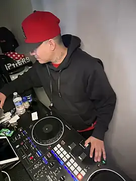 Snapshot of PeterGrandee chatting on 12/14/24, 10:07 PeterGrandee online show from 12/14/24, 10:07