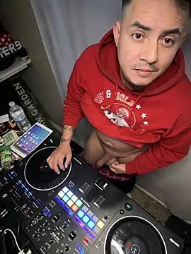 Snapshot of PeterGrandee chatting on 12/24/24, 10:17 PeterGrandee online show from 12/24/24, 10:17