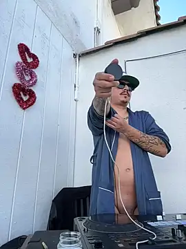 Snapshot of PeterGrandee chatting on 02/01/25, 10:34 PeterGrandee online show from 02/01/25, 10:34