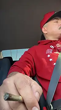 Snapshot of PeterGrandee chatting on 02/11/25, 08:20 PeterGrandee online show from 02/11/25, 08:20