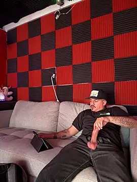 Snapshot of PeterGrandee chatting on 02/19/25, 11:36 PeterGrandee online show from 02/19/25, 11:36