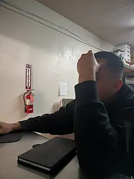 Snapshot of PeterGrandee chatting on 03/05/25, 06:01 PeterGrandee online show from 03/05/25, 06:01