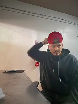 Snapshot of PeterGrandee chatting on 03/06/25, 05:54 PeterGrandee online show from 03/06/25, 05:54