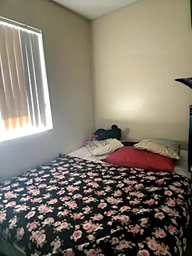 Snapshot of PeterGrandee chatting on 09/17/25, 04:41 PeterGrandee online show from 09/17/25, 04:41