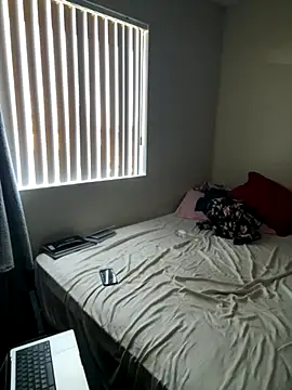 Snapshot of PeterGrandee chatting on 10/01/25, 11:33 PeterGrandee online show from 10/01/25, 11:33