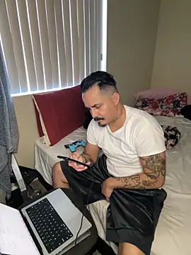 Snapshot of PeterGrandee chatting on 10/06/25, 10:51 PeterGrandee online show from 10/06/25, 10:51