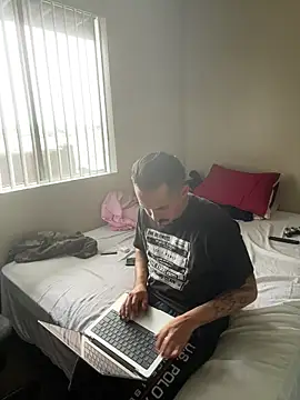 Snapshot of PeterGrandee chatting on 10/10/25, 08:52 PeterGrandee online show from 10/10/25, 08:52