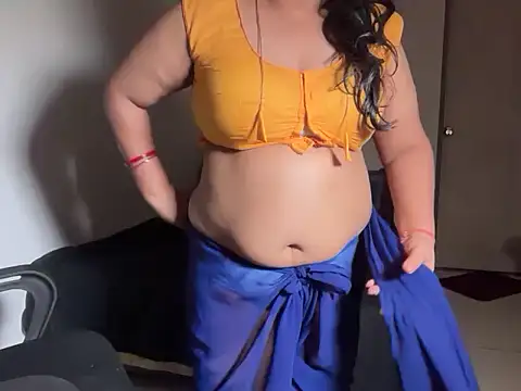 Snapshot of soniasharma0223 chatting on 04/10/26, 11:42 soniasharma0223 online show from 04/10/26, 11:42