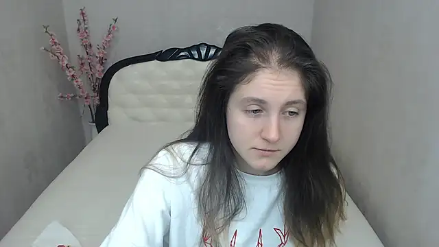 Holliy Cooper online show from 12/16/25, 06:18