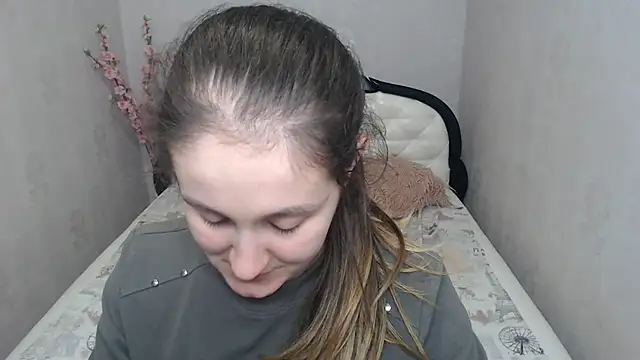 Snapshot of Holliy_Cooper chatting on 04/23/26, 12:29 Holliy Cooper online show from 04/23/26, 12:29