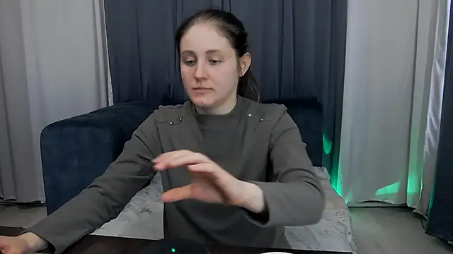 Snapshot of Holliy_Cooper chatting on 04/24/26, 07:44 Holliy Cooper online show from 04/24/26, 07:44