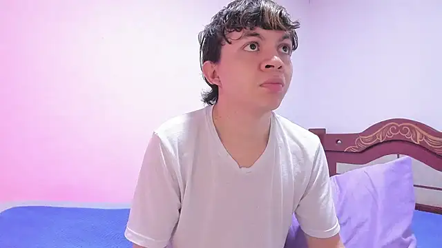 Snapshot of Lucaas_King chatting on 12/20/24, 01:22 Lucaas King online show from 12/20/24, 01:22