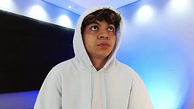 Snapshot of Lucaas_King chatting on 12/26/24, 06:01 Lucaas King online show from 12/26/24, 06:01