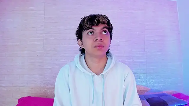 Snapshot of Lucaas_King chatting on 12/27/24, 03:04 Lucaas King online show from 12/27/24, 03:04