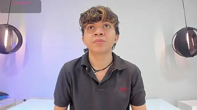 Snapshot of Lucaas_King chatting on 01/27/25, 11:43 Lucaas King online show from 01/27/25, 11:43