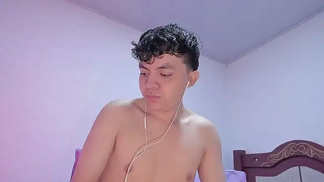 Snapshot of Lucaas_King chatting on 02/05/25, 12:38 Lucaas King online show from 02/05/25, 12:38