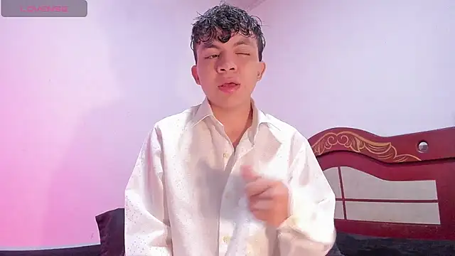 Snapshot of Lucaas_King chatting on 02/14/25, 04:04 Lucaas King online show from 02/14/25, 04:04