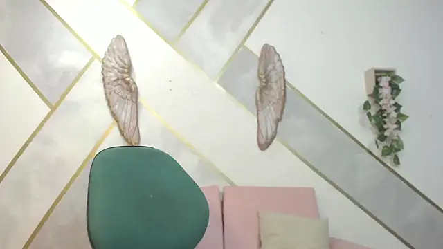 RoxanaCyrano  online show from 02/17/25, 09:30