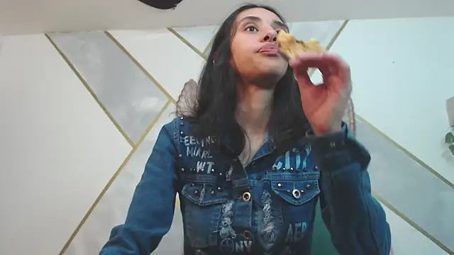 RoxanaCyrano  online show from 02/26/25, 06:11