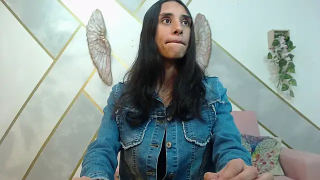 RoxanaCyrano  online show from 10/13/25, 07:47