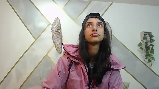 RoxanaCyrano  online show from 12/05/25, 07:54