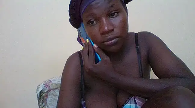 Snapshot of prettychic5 chatting on 01/31/25, 01:12 prettychic5 online show from 01/31/25, 01:12