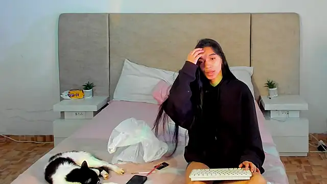 Snapshot of katt_pelaez chatting on 10/11/25, 06:17 katt pelaez online show from 10/11/25, 06:17