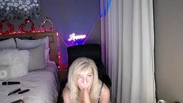 Snapshot of Lenaxox chatting on 01/23/25, 01:08 Lenaxox online show from 01/23/25, 01:08