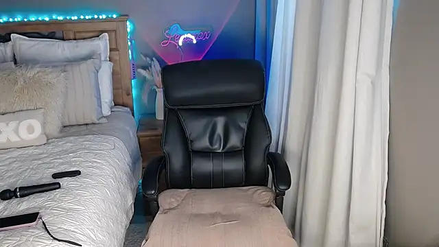 Snapshot of Lenaxox chatting on 09/09/25, 03:11 Lenaxox online show from 09/09/25, 03:11