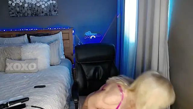 Snapshot of Lenaxox chatting on 01/06/26, 06:44 Lenaxox online show from 01/06/26, 06:44