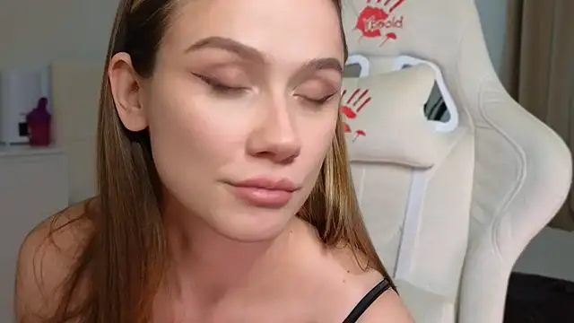 Madi soon online show from 02/14/25, 05:36