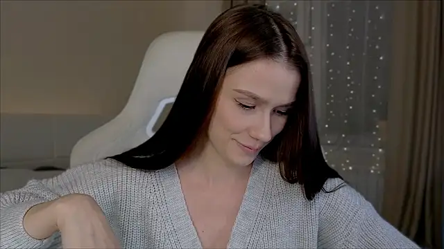 Madi soon online show from 10/28/25, 05:15