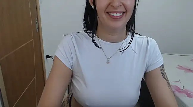 Snapshot of Nanda_fer chatting on 01/13/25, 05:33 Nanda fer online show from 01/13/25, 05:33