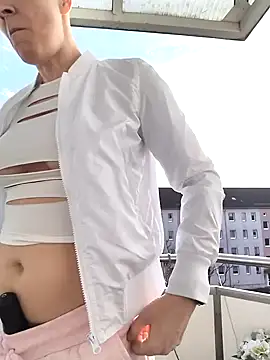 Snapshot of DarleenHot chatting on 02/10/26, 01:15 DarleenHot online show from 02/10/26, 01:15