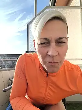 Snapshot of DarleenHot chatting on 02/26/26, 02:27 DarleenHot online show from 02/26/26, 02:27