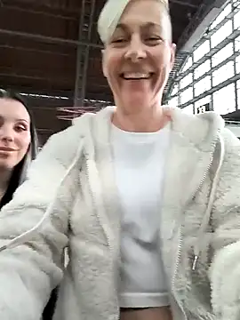 Snapshot of DarleenHot chatting on 03/20/26, 02:55 DarleenHot online show from 03/20/26, 02:55