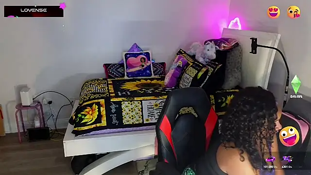 Snapshot of temptressbeauty24 chatting on 03/06/25, 04:30 temptressbeauty24 online show from 03/06/25, 04:30