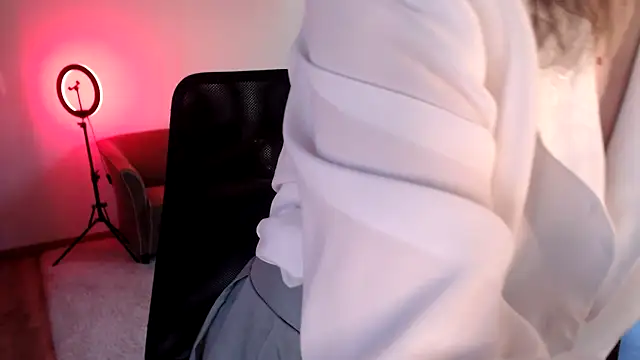 Snapshot of sophia_leurre chatting on 01/25/25, 04:03 sophia leurre online show from 01/25/25, 04:03