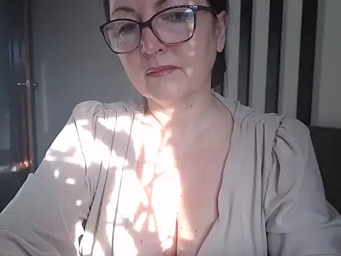 Snapshot of Alma44 chatting on 03/24/26, 05:01 Alma44 online show from 03/24/26, 05:01