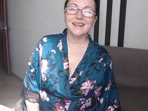 Snapshot of Alma44 chatting on 05/20/26, 06:08 Alma44 online show from 05/20/26, 06:08