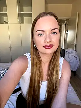 ElenaRebelle online show from 10/02/25, 07:26