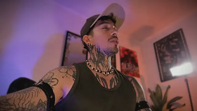 Snapshot of TigerStripes1_ chatting on 04/15/26, 12:56 TigerStripes1 online show from 04/15/26, 12:56