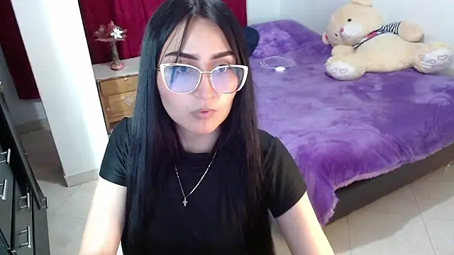 Snapshot of Tiffani_Williams chatting on 04/14/26, 01:00 Tiffani Williams online show from 04/14/26, 01:00