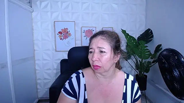 Valentinaa mature online show from 10/29/25, 10:00