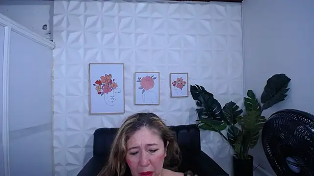 Valentinaa mature online show from 02/23/26, 08:39