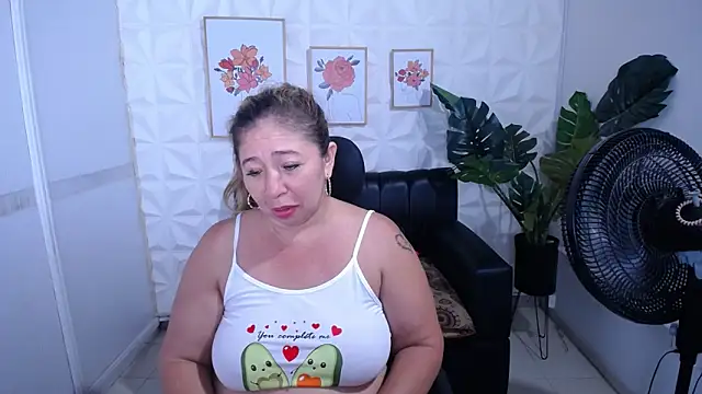 Valentinaa mature online show from 03/23/26, 08:46