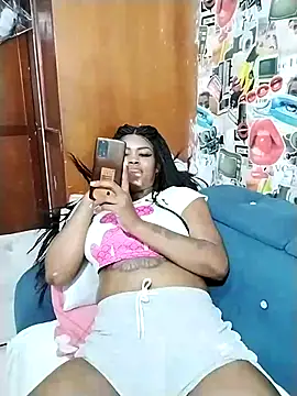 Snapshot of Alissamore3 chatting on 02/12/25, 11:18 Alissamore3 online show from 02/12/25, 11:18