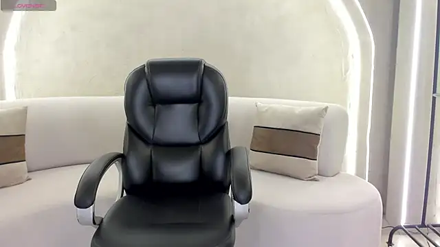 LizzHamilton   online show from 09/13/25, 07:46