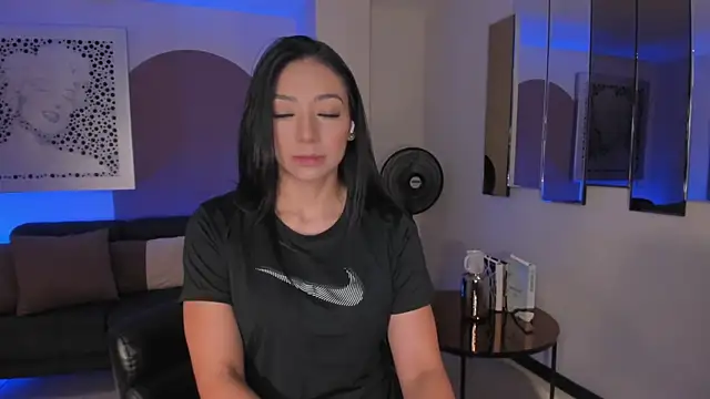 LizzHamilton   online show from 11/13/25, 09:36