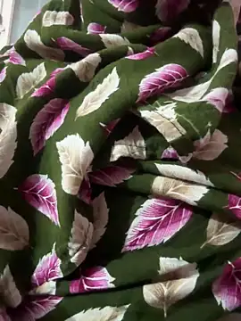 Snapshot of Raniaa chatting on 03/22/25, 01:11 Raniaa online show from 03/22/25, 01:11